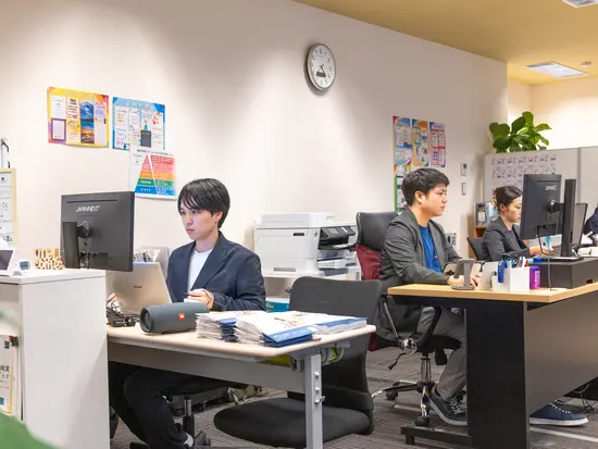 オフィスは明るく居心地の良い雰囲気