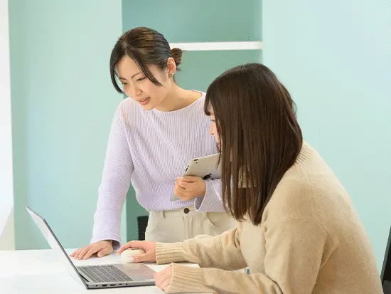 お互いにフォローしあう、活気ある現場です