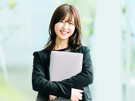 ＼未経験入社の先輩を紹介／ 薬局店長からの転身
