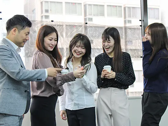 先輩が寄り添うOJTで安心スタート！チームで支え合いながら成長できます◎