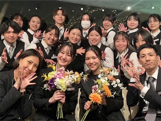 笑顔が世の中をハッピーにする！※写真はブライダル事業部