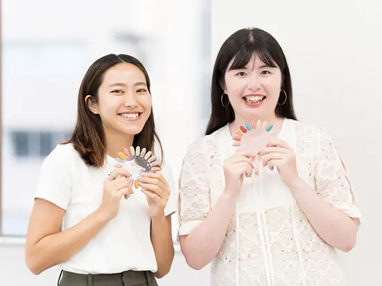社員は「コスメが大好き！」という共通の想いでつながっています。同年代が多いため職場環境も良好です◎