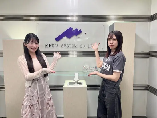 社内はフラットで意見を言いやすい環境です♪
