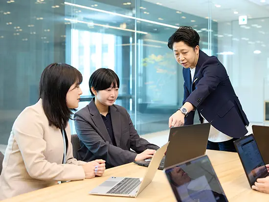 法律の知識や経験は一切不問！約1週間の研修とチームのサポート有◎安心して新しい一歩を踏み出せます♪