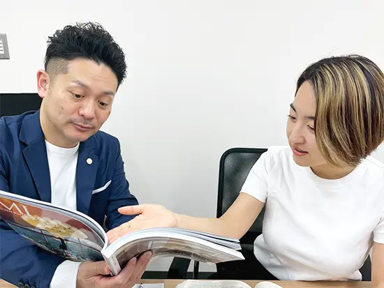 【社員B】お互いを思い合う大家族的な会社です