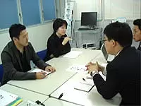 ミーティングの風景。女性でも積極的に意見を出せる環境です。
