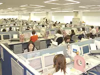 常時100名以上で対応を行っているコールセンターフロア