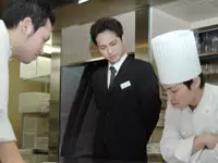 各リストランテではスタッフ同士が協力しあって仕事をしてまいす