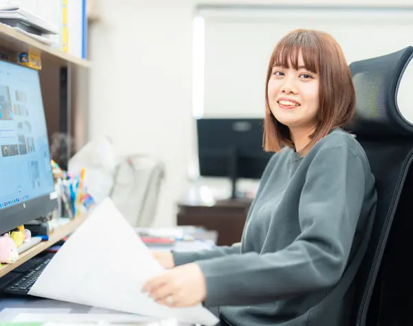 経理*月給25万円*年休127日以上*賞与年2回*退職金制度あり*服装自由