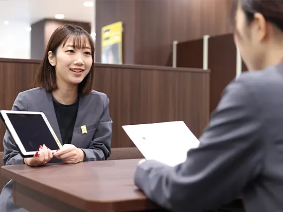 月10～11日休み/男女問わず育休実績多数など、ワークライフバランスの充実に取り組んでいます。