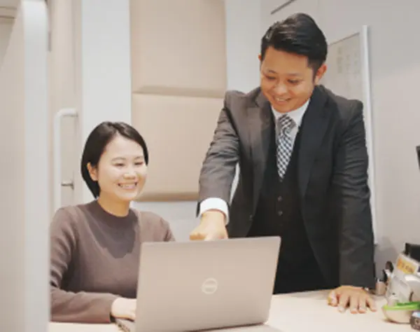 補聴器の販売スタッフ／週休2日制／残業7h以内／賞与あり／資格が取れる◎