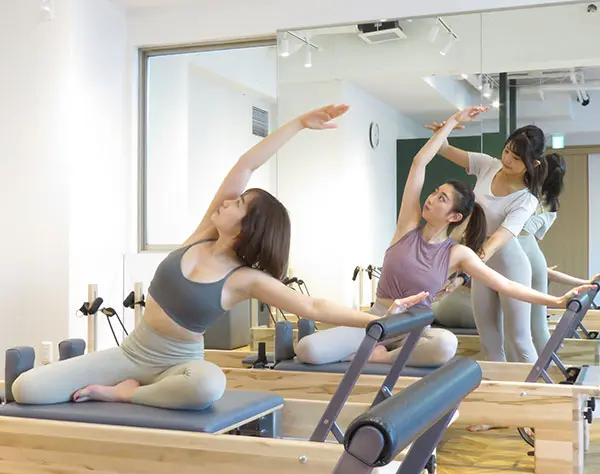 ヨガ・ピラティスのインストラクター兼受付*学歴＆経験不問*レッスン無料♪