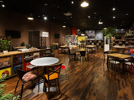 フラットな職場環境で長期的にキャリアを築けます！