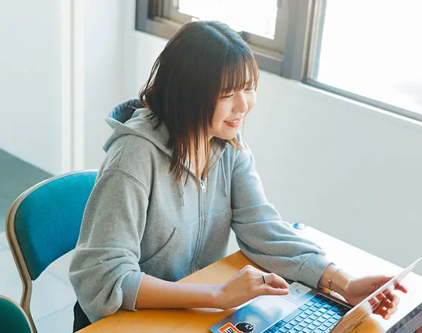 【バックオフィス】未経験可*クリエイティブ企業*リモートOK*年間休日126日