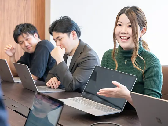 支えてくれる先輩や仲間と、日々楽しく働けています。