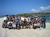 年1回社員旅行へ(写真は石垣島)。海外へも隔年で行っちゃいます!