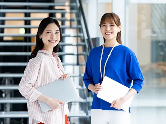 「意見を尊重しながら協力して業務を進めています」