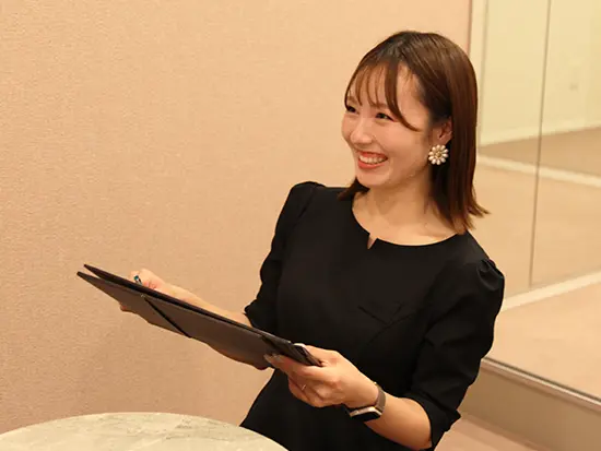 上品で華やかな空間で働ける特別感があります。