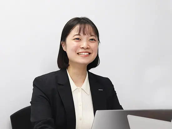 営業部／女性（27歳）／入社2年目