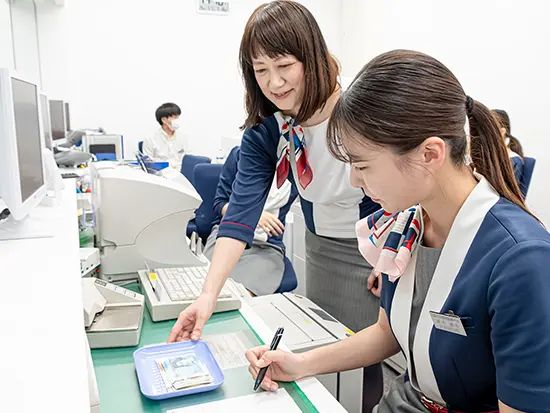 忙しい時も、先輩が気にかけてくれます。