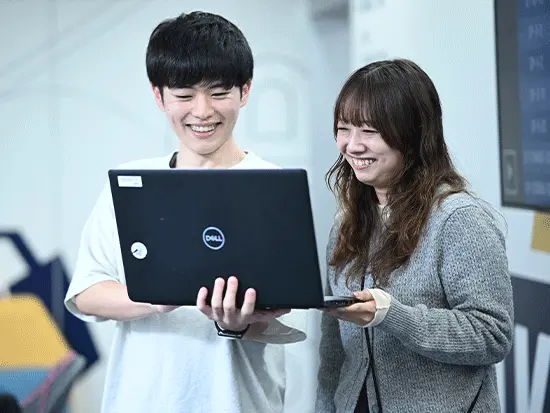 お互いにフォローしあう、活気ある現場です