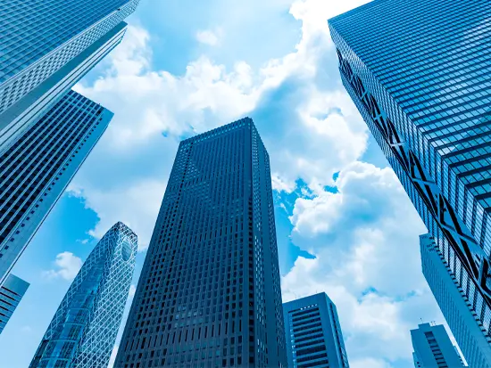 たった4名だから、支え合える少数精鋭チームです。