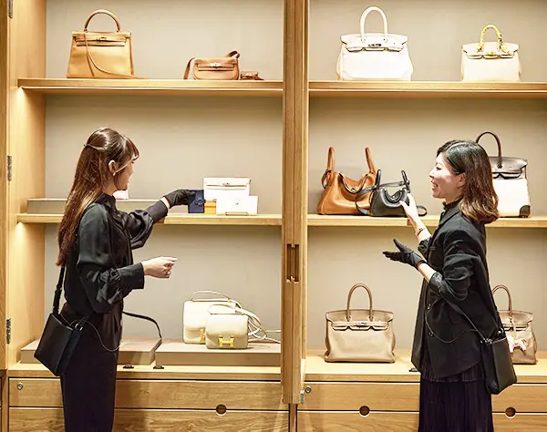 販売スタッフ│年間休日128日*月給30万円以上＋インセンティブ月平均5万円