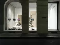 ミラノ旗艦店（正面）
