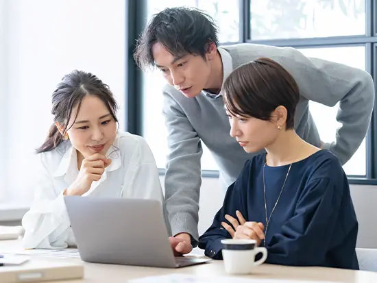 明るく気軽に話せる職場です！（先輩社員）