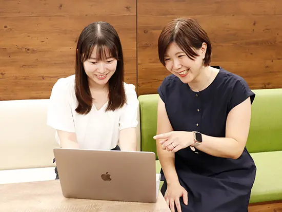 フラットで居心地の良い雰囲気で、のびのび働けます◎