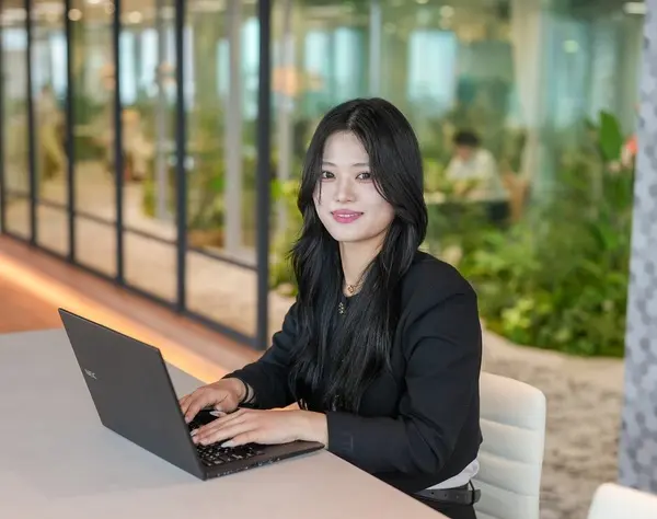 【1名限定】経理/経験者優遇/月27万～/土日祝/年休125日