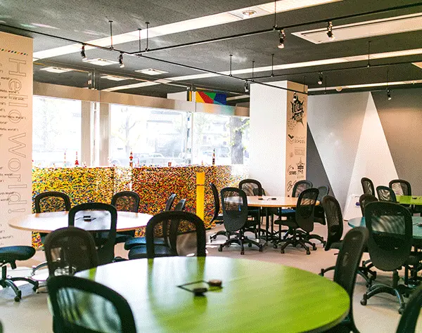 ライフイズテック株式会社