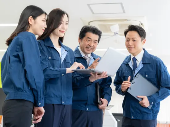 地元の保育園へ鬼やサンタクロースになって登場