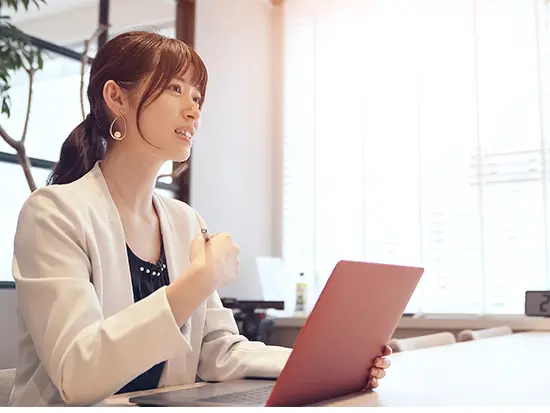 多国籍な仲間と作るフラットな組織