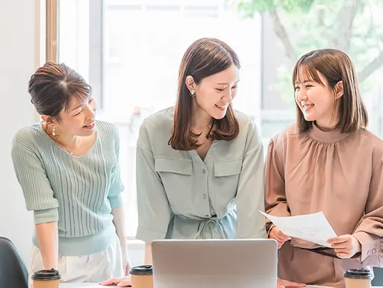 採用・研修・制度改善…人事企画にも挑戦できます！