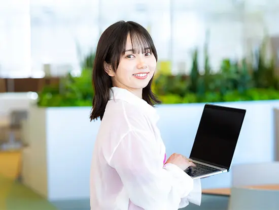 世界とつながる事務の舞台で毎日成長チャンス！