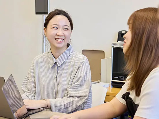 頼りになる先輩と同じチームだから、すぐに相談できる