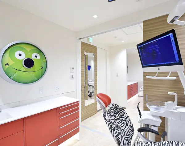 受付・助手／未経験でも月給24万円スタート！年間休日127日以上／社保完備