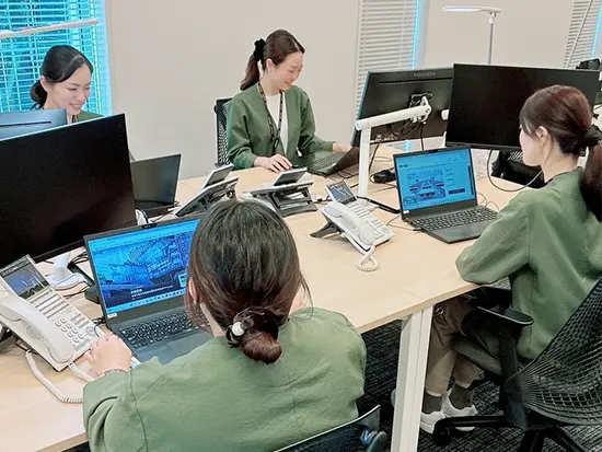 自然と助け合えるチームワークがあります