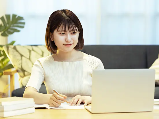 【おしゃれ自由】ネイル・髪色・服装自由！