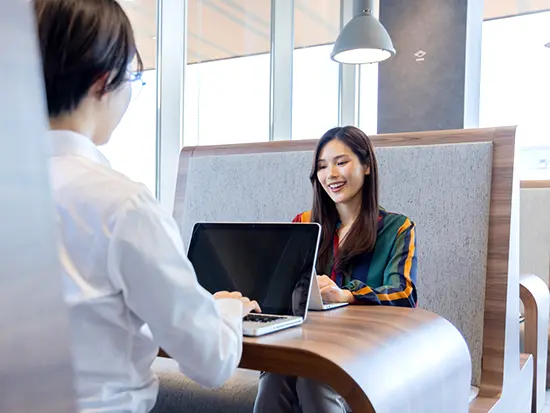 配属先企業での直接雇用の事例多数！平均年収60万円UP