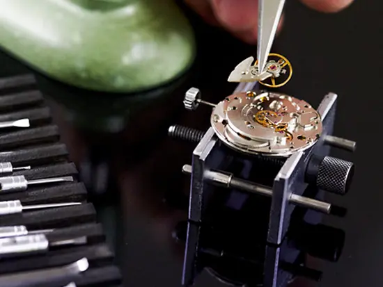 人生の節目を彩る時計を守る、特別な仕事