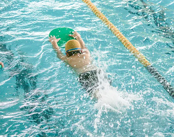 スイミングインストラクター*年休115日*残業少なめ*福利厚生充実*賞与年3回