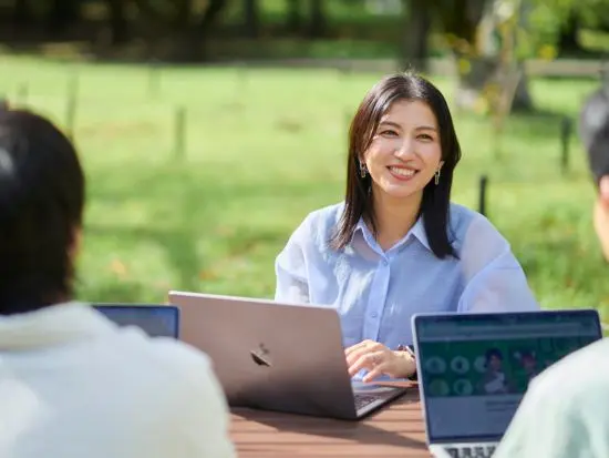 休みや勤務時間が規則的になり、収入もアップ！
