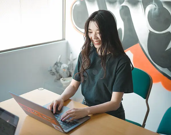 【バックオフィス】未経験可*クリエイティブ企業*リモートOK*年間休日126日