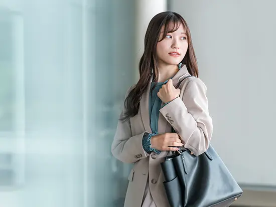 見た目の自由度も魅力！髪色・服装・ネイル自由