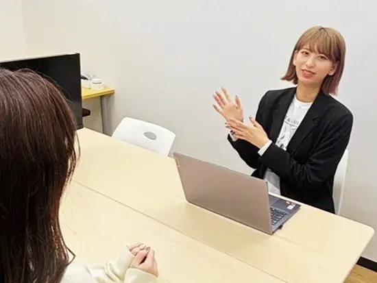 芸能界で輝きたい人たちを応援するお仕事です♪