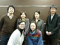 後方左が代表の都築。経営者との距離が近いことも魅力です。