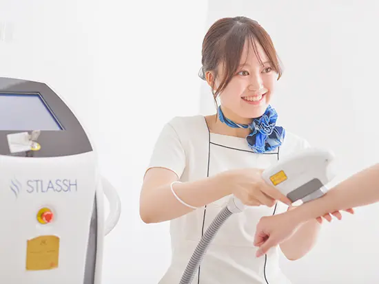 専用のアカデミーで同期と一緒に未経験からスタート