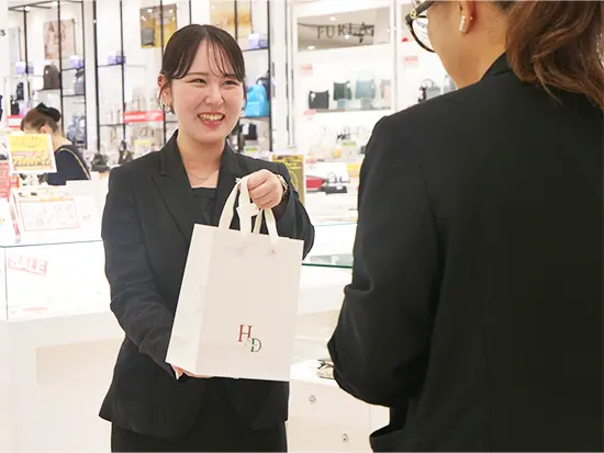 上場企業ならではの環境で、接客に専念できています♪